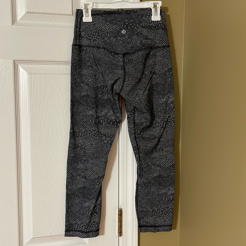 Cute Lululemon Capri leggings 4